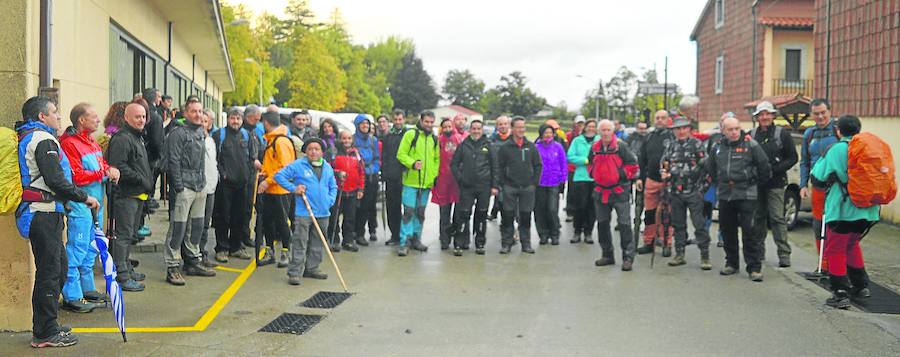 La Cascanueces de Candelario reúne a casi 100 personas pese al mal tiempo