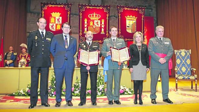 Sentido homenaje a la labor callada de la Policía Nacional y Guardia Civil