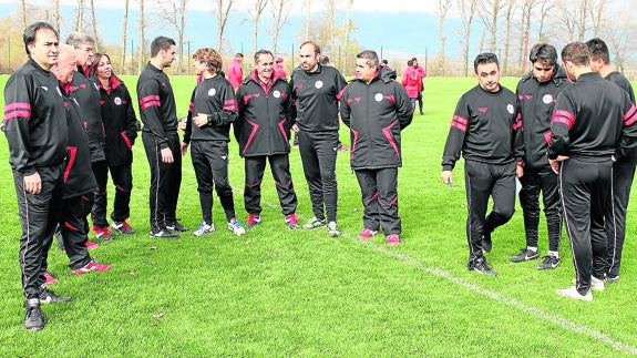 El cuerpo técnico que cuida a la selección regional UEFA