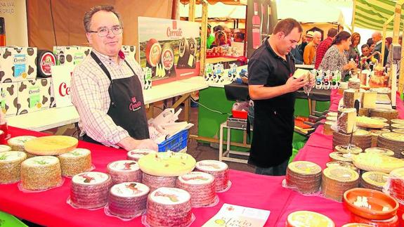 Baltanás rinde culto al queso y el vino