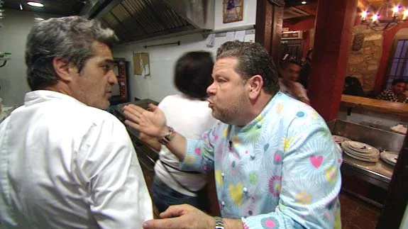 Alberto Chicote visita un restaurante italiano cuyo dueño lanza las pizzas contra la pared