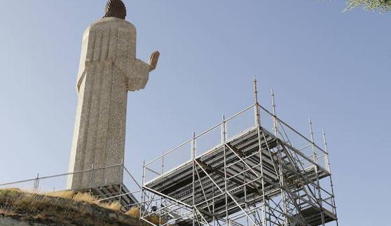 1.590 personas se han subido a la plataforma del Cristo en Palencia