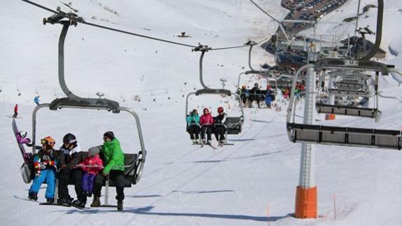 Pajares y San Isidro abrirán sus instalaciones el 1 de diciembre hasta el 16 de abril