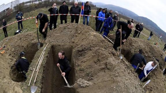 Celebración del Campeonato Internacional de cavar tumbas en Trencin