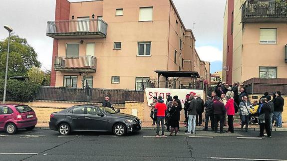Stop Desahucios se moviliza en Huerta Otea y frena un alzamiento