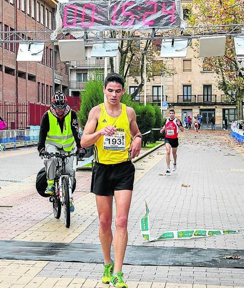 Alejandro Codesal y Cristina García triunfan en la IV Vuelta Pedestre a Salamanca