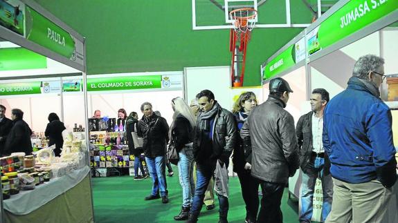 La Feria de la Miel de Aldeatejada cierra su séptima edición con 5.000 visitantes