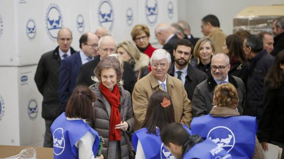 La Reina Sofía ensalza la labor de los voluntarios del Banco de Alimentos