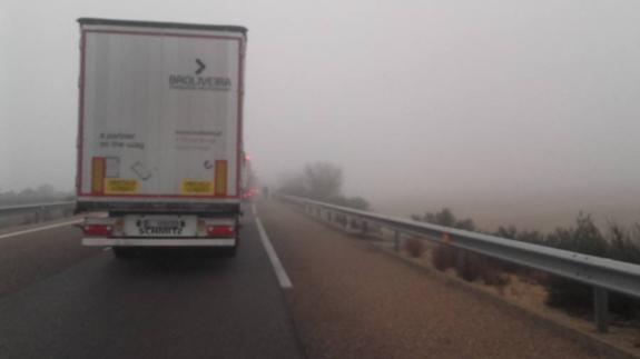 Abierta la A-62 en Siete Iglesias de Trabancos tras chocar un autobús y un turismo