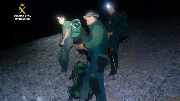 Rescatados catorce estudiantes tras perderse de noche en una montaña de León