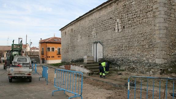 Comienza el arreglo del entorno de la iglesia de San Andrés para albergar ‘Reconciliare’