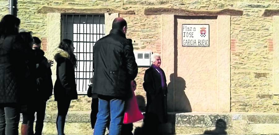 Fuenterroble cumple con la Ley de Memoria Histórica y cambia el nombre a la plaza Salas Pombo