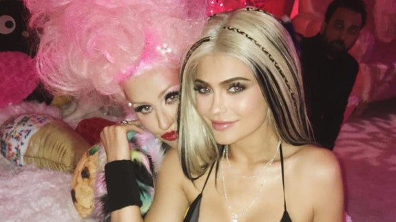 Kylie Jenner se vuelve a disfrazar de Christina Aguilera