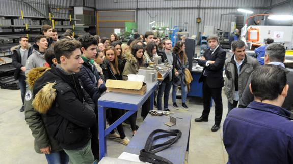 Ibermaq comparte el reto de emprender con los alumnos del colegio Lourdes de Valladolid