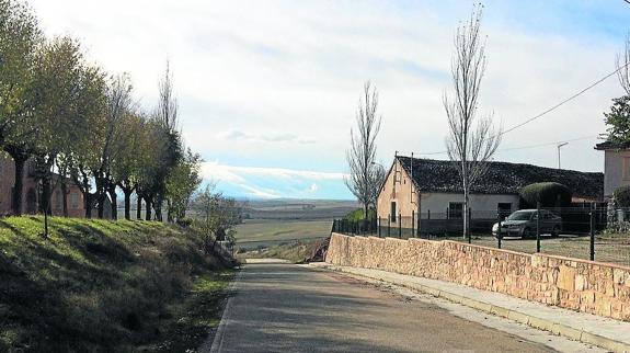 Un nuevo muro en el talud de Vellosillo aporta más seguridad