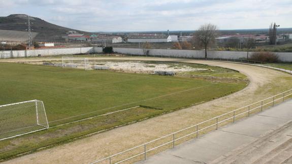 El PSOE de Cuéllar propone la reforma «integral» de las pistas de atletismo