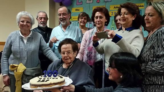 Marina entra en el club de los centenarios