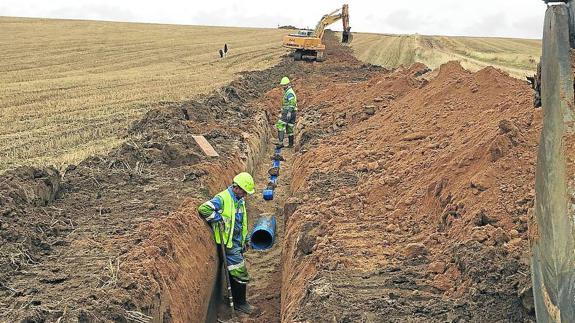 La localidad ya recibe agua a través del nuevo tramo de la tubería
