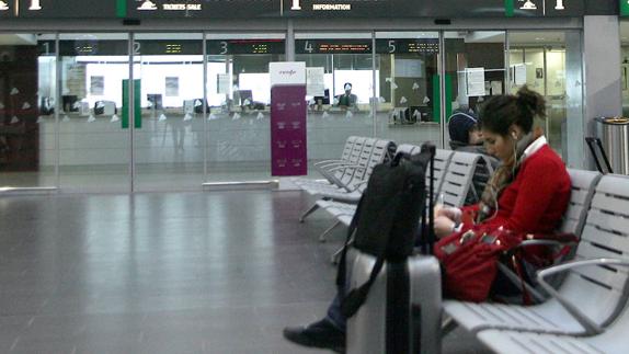 Los usuarios de la estación Segovia Guiomar advierten del frío por la falta de calefacción