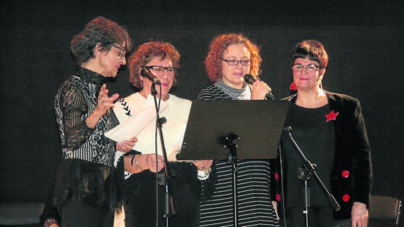 Los ‘Micros abiertos de poesía’ cerraron 2016 en Cuéllar con una gala especial