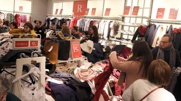 Buen arranque de las rebajas de invierno en Valladolid