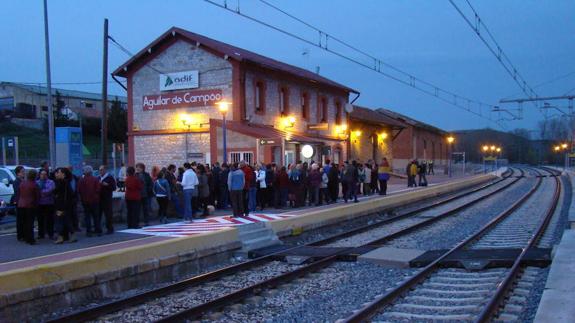 La circulación de trenes en la línea Santander-Aguilar se restablece