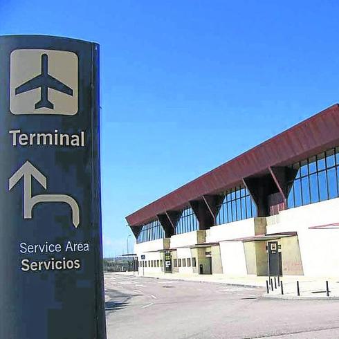 El aeropuerto de Matacán perdió un 32 por ciento de viajeros en el último año