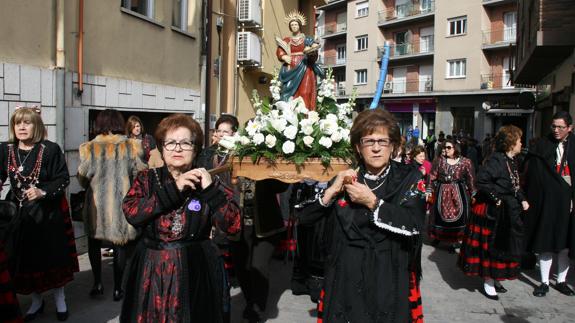 Las águedas abren las celebraciones de la patrona con una exposición fotográfica