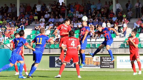 Domingo sí sabe lo que es ganar al CD La Virgen del Camino en su campo