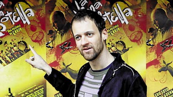 El actor Edu Soto visita el colegio Maristas de Segovia para cumplir deseos de los alumnos