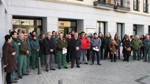 Segovia guarda cinco minutos de silencio en memoria de los dos agentes rurales asesinados