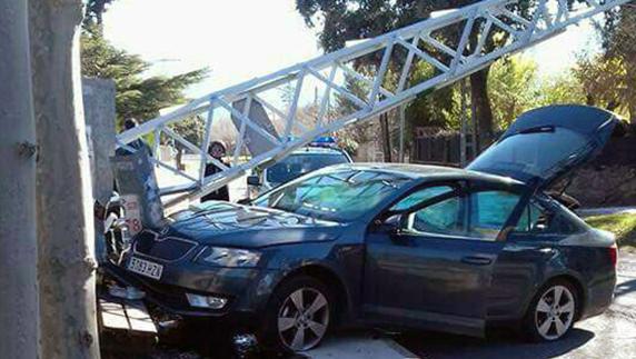 Un coche se estrella contra una torreta y deja sin luz durante cinco horas a Ortigosa del Monte