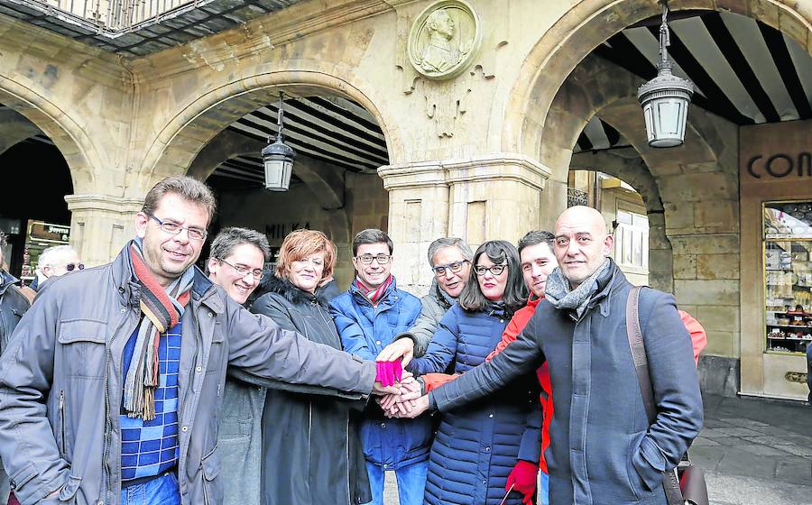 Partidos y asociaciones no quieren otro 20-M con el medallón de Franco de la Plaza Mayor