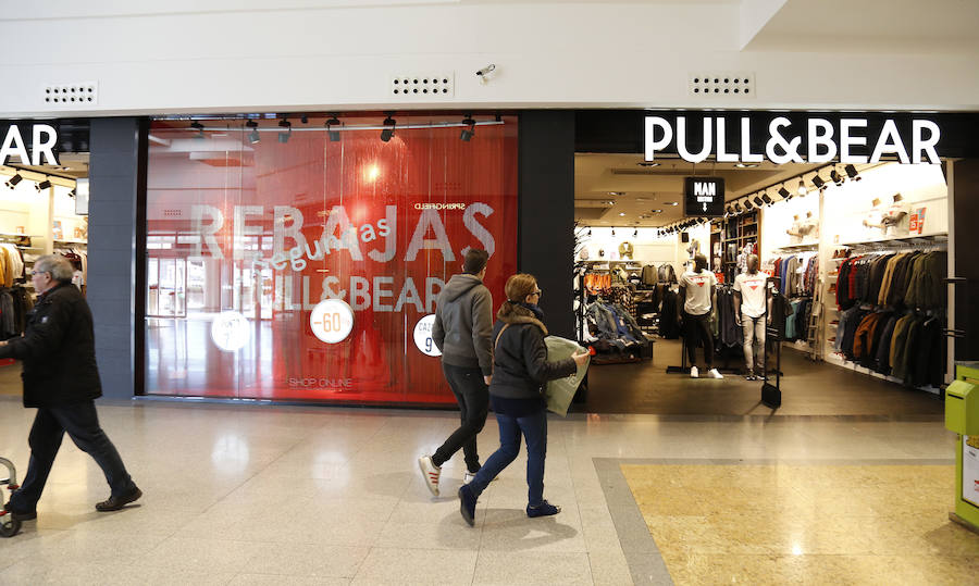 El Ayuntamiento se ofrece a mediar para evitar el cierre de Pull&Bear en Palencia