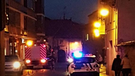 Los bomberos sofocan otro incendio en el centro de Aguilar