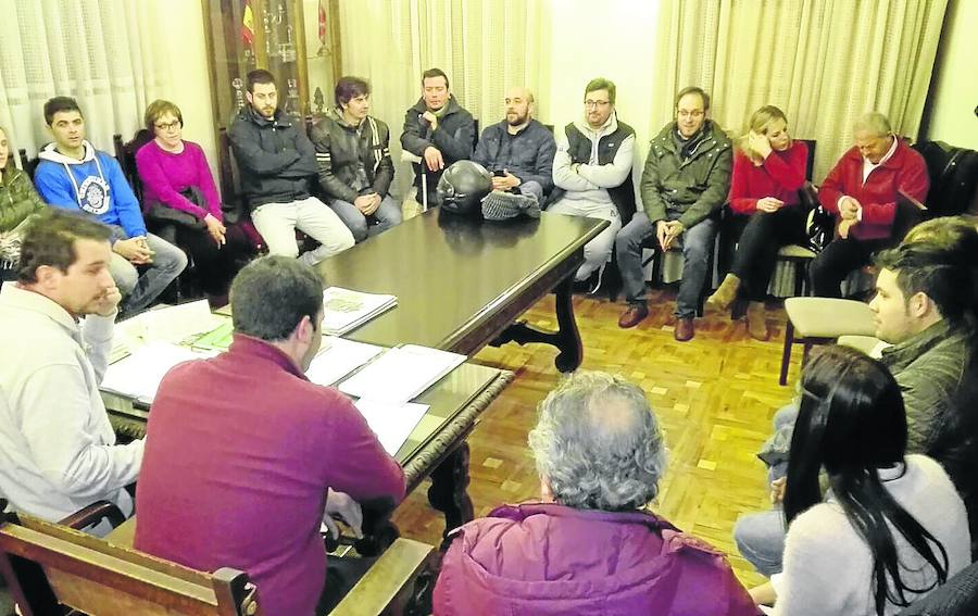 El desfile de disfraces partirá desde San Pelayo y pasará por la Plaza tras el festival