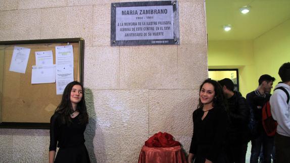 Una placa recuerda a María Zambrano en el Instituto Mariano Quintanilla de Segovia