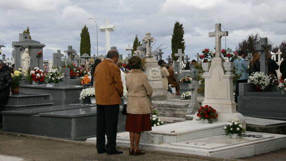 Las normas del cementerio de Cuéllar prevén sanciones de hasta 3.000 euros