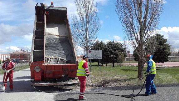 El bacheo de carreteras de la Diputación de Segovia cuenta con 600 toneladas de asfalto