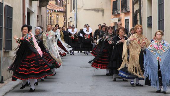 Las aguederas segovianas guardan los manteos