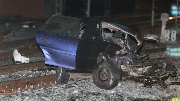 La investigación trabaja con la hipótesis de que el coche arrollado por el tren en Palencia pudo sortear la semibarrera