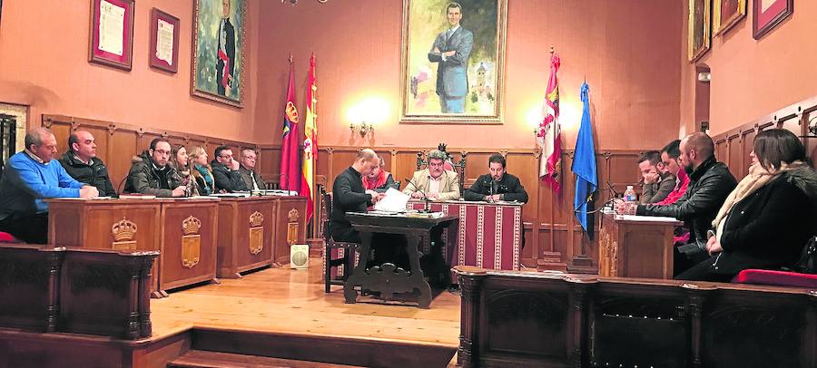 El alcalde anuncia la convocatoria de plazas interinas para la Policía Local