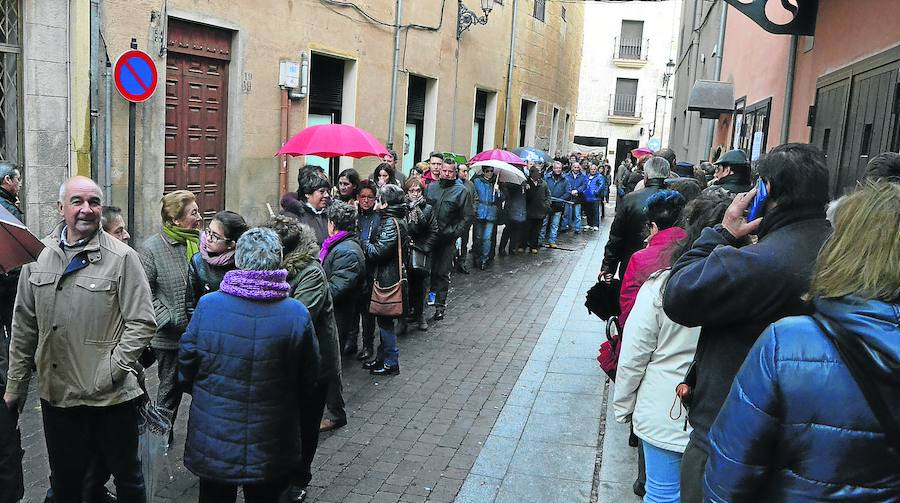 El público agota en 39 minutos 800 invitaciones para ver a la Rondalla