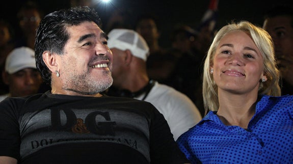 La novia de Maradona alerta a la Policía por una presunta agresión del exfutbolista
