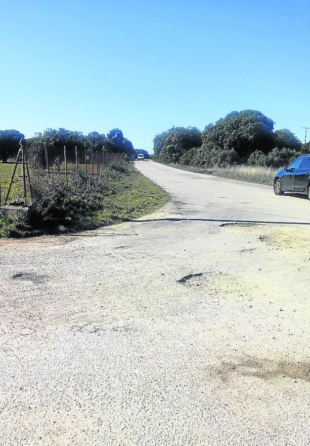 El PSOE propone el arreglo urgente de la vía de acceso al hospital Los Montalvos