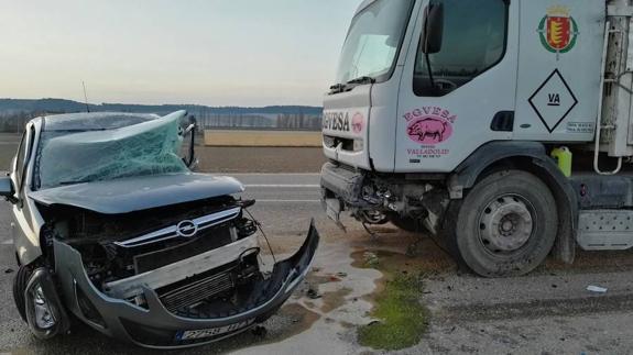 Dos heridos al chocar un camión y un turismo en la VA-140 en Renedo