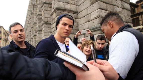 Cristiano Ronaldo desata la locura en Segovia