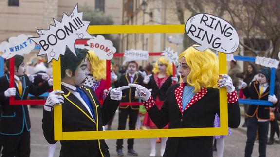 Pequeñas y originales creaciones protagonizan el desfile infantil de Toro