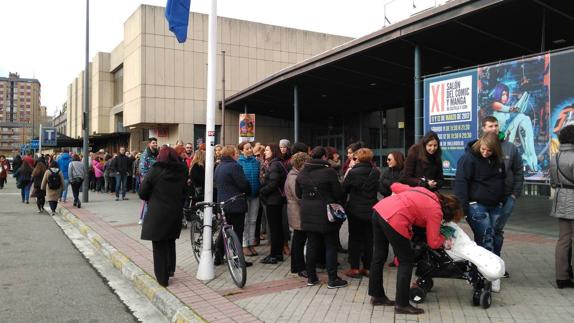 La Feria del Stock arranca con colas y descuentos de hasta el 50%