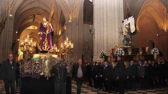 La catedral de Palencia acoge el Vía Crucis de la Cuaresma